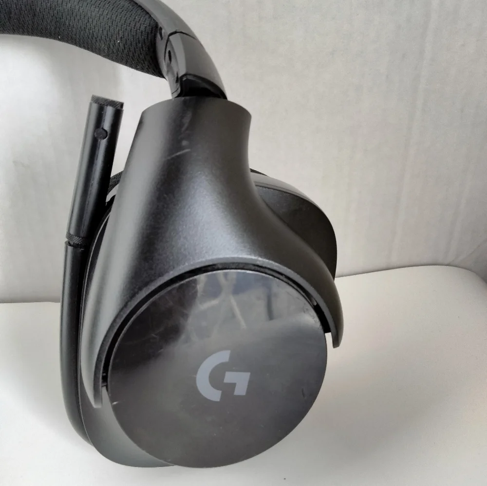 Logitech G533 Wireless DTS 7.1 Surround Gaming Headset. Included USB power cord